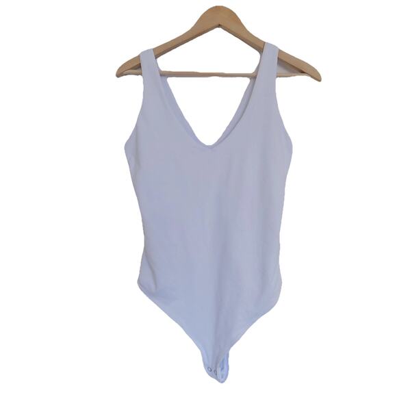 Reoria white bodysuit v neck sleeveless tank thong size Medium - Picture 1 of 5